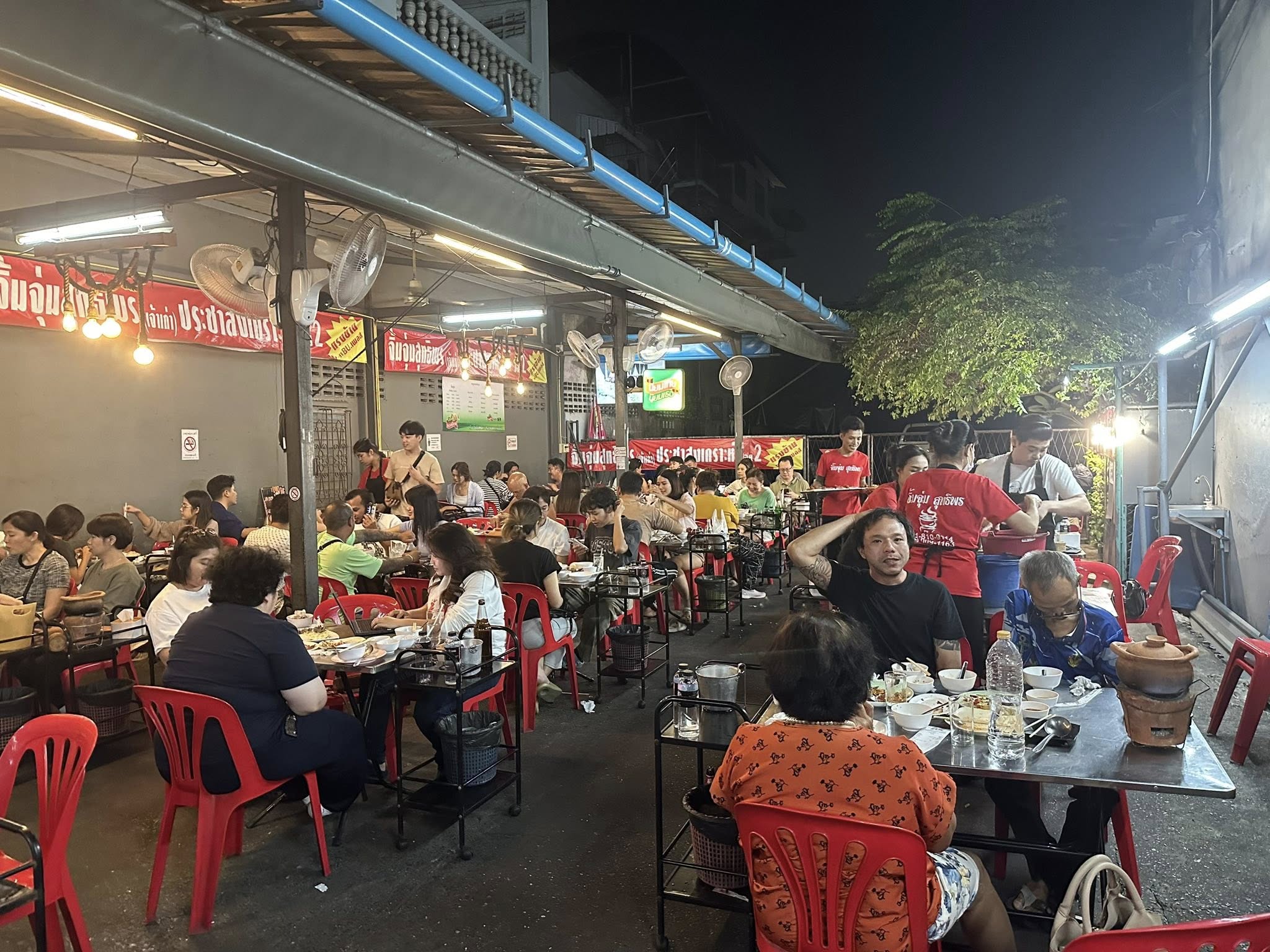 Chim Chum Suthiporn food