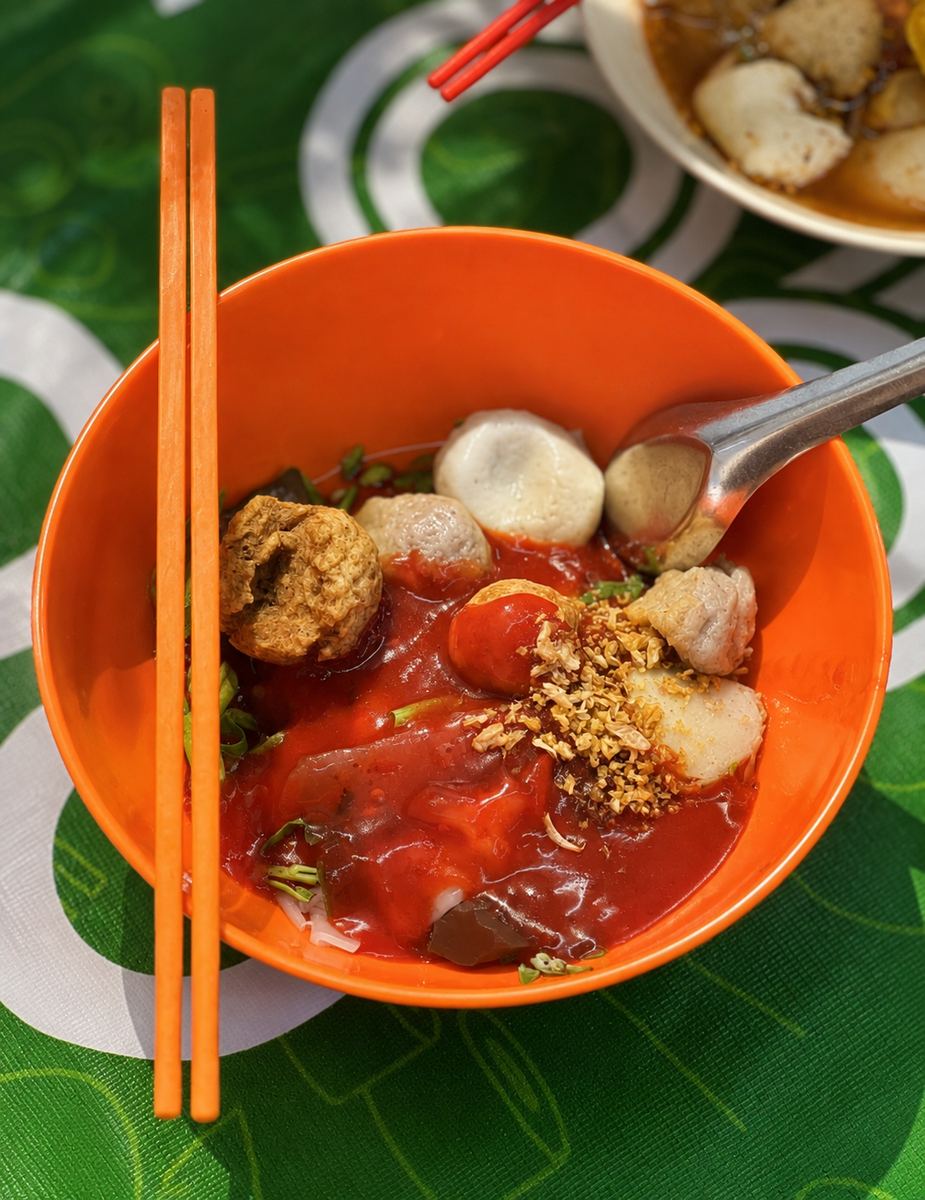 ナイティックのピンク色のイェンタフォー麺